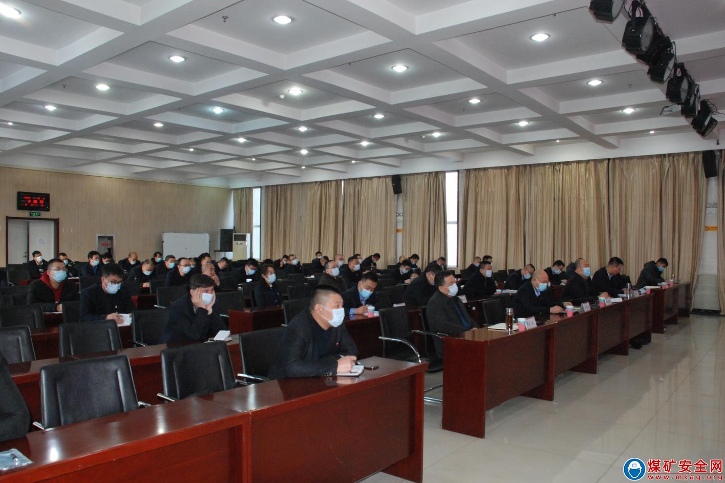中興煤業(yè)收聽收看汾西礦業(yè)集團(tuán)2022年工作會六屆四次職代會暨2021年度“雙先”表彰會