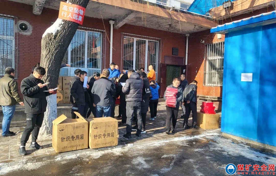 山西焦煤西山煤電杜兒坪礦：福利送職工 關(guān)懷暖人心