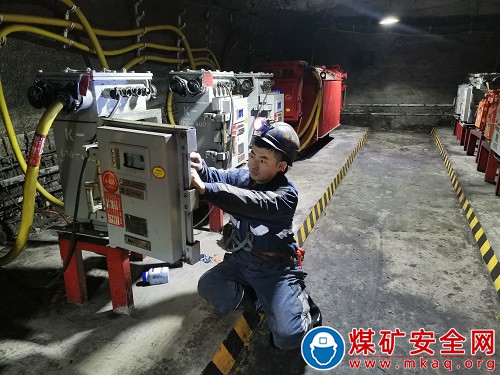 中能袁大灘礦業(yè)運(yùn)輸隊(duì)：三不放松繃緊安全弦 ?