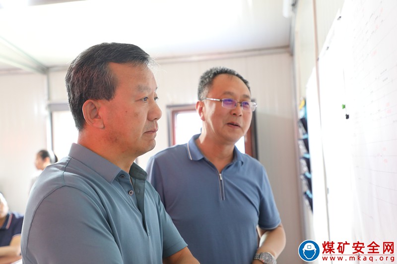 潞安化工集團公司副總經(jīng)理呂維赟到潞寧忻峪煤業(yè)公司調(diào)研指導(dǎo)