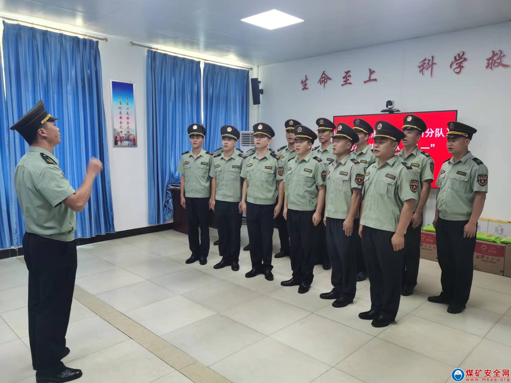 川煤華榮救消總隊(duì)達(dá)州分隊(duì)召開退役軍人“八一”座談會(huì)