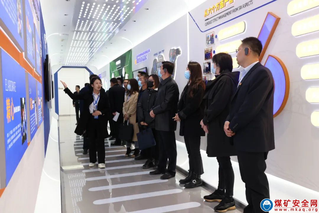 榆陽區(qū)紀委副書記朱虹潔一行到公司檢查驗收廉潔文化建設(shè)工作