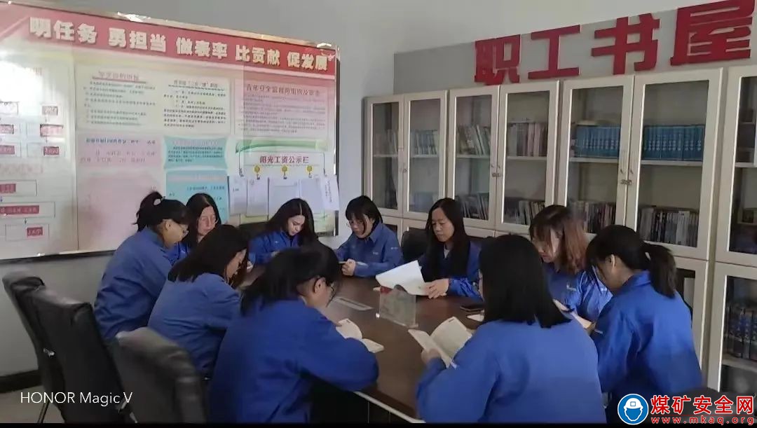 玫瑰書香收獲多 巾幗建功展風(fēng)采