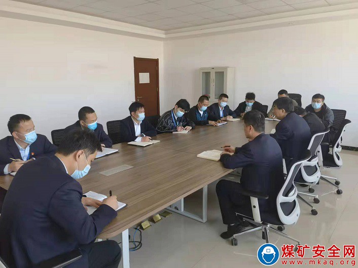 中能袁大灘礦業(yè)地測防治水中心：四不放松，確保“百安”目標(biāo)順利實(shí)現(xiàn)