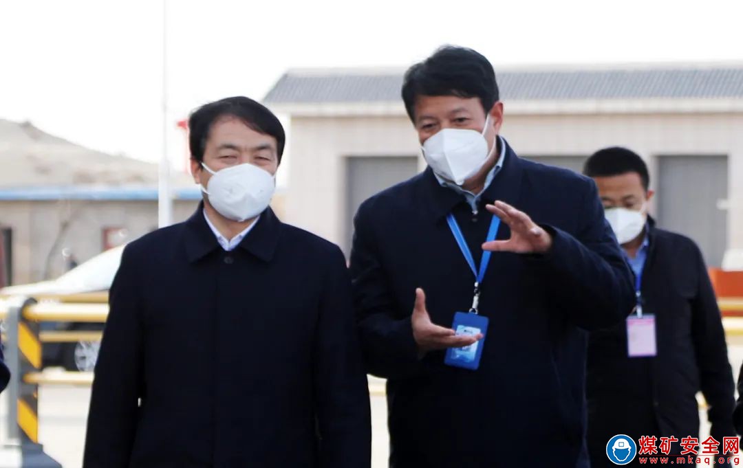 張勝利在中能煤田公司檢查疫情防控、能源保供時強調(diào)：中能要做榆林市能源企業(yè)疫情防控、安全生產(chǎn)、能源保供的三個模范