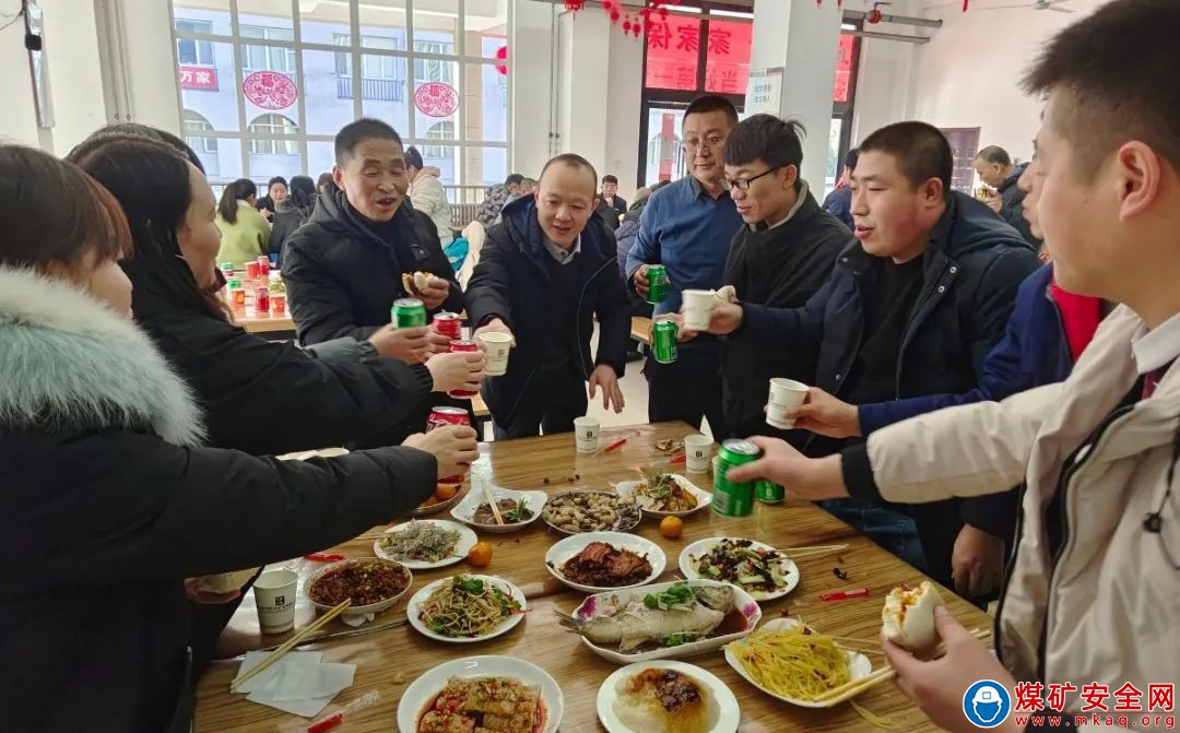 中能煤礦生產(chǎn)運(yùn)營(yíng)公司第一項(xiàng)目部年味濃濃度佳節(jié)