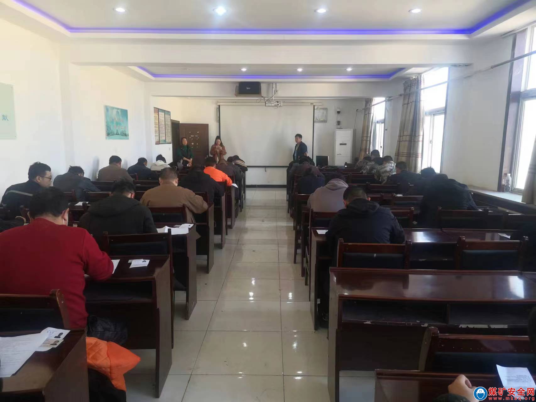 河南能源義煤公司石壕煤礦組織開展職業(yè)技能鑒定考試