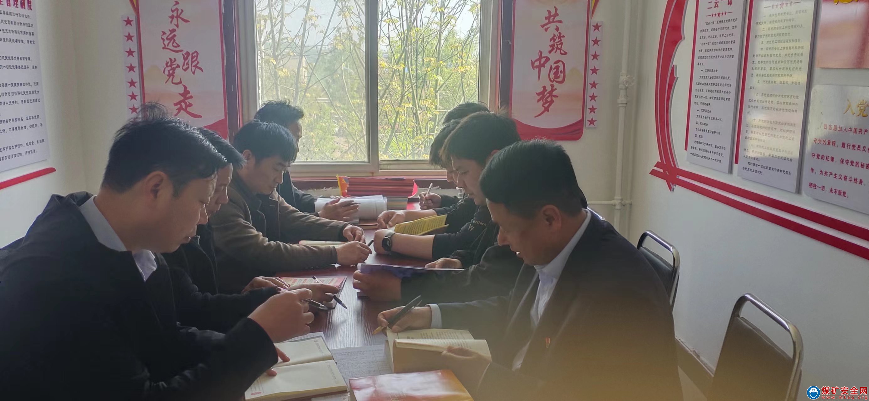 河南能源義煤集團(tuán)石壕煤礦：一冊(cè)在手 以學(xué)促干