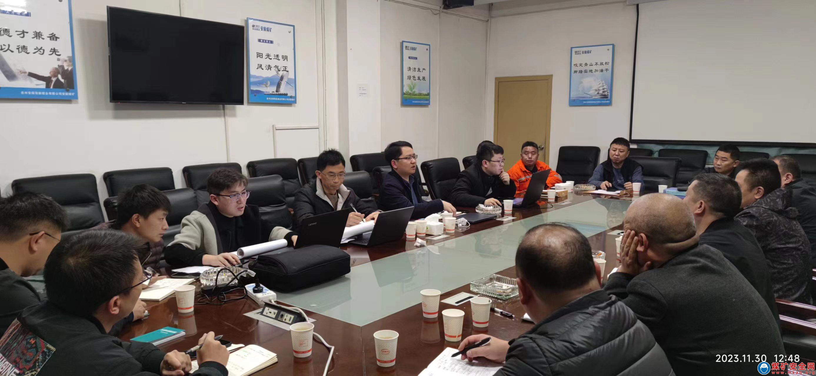 安順市工信局副局長陳進到安順煤礦檢查指導質量標準化工作
