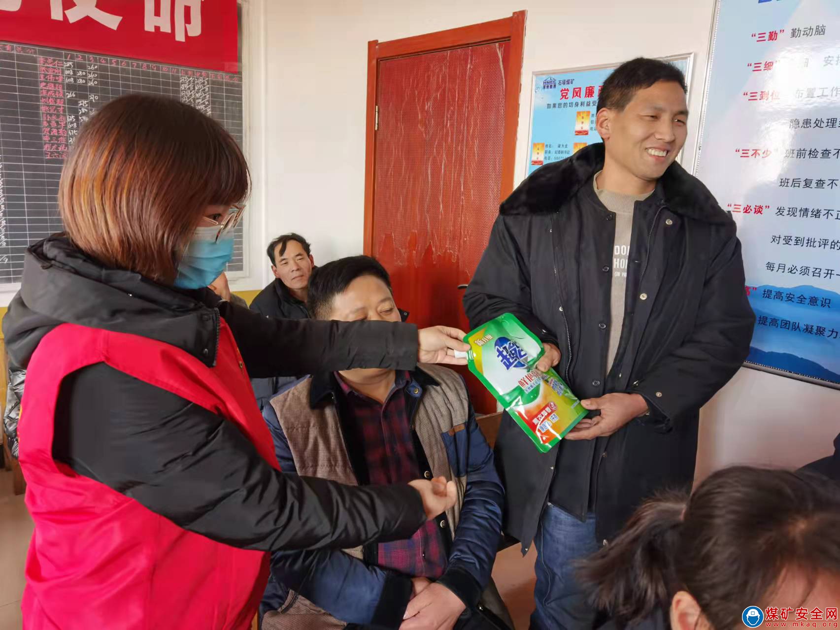河南能源義煤公司石壕煤礦：認(rèn)清形勢 突出重點(diǎn)