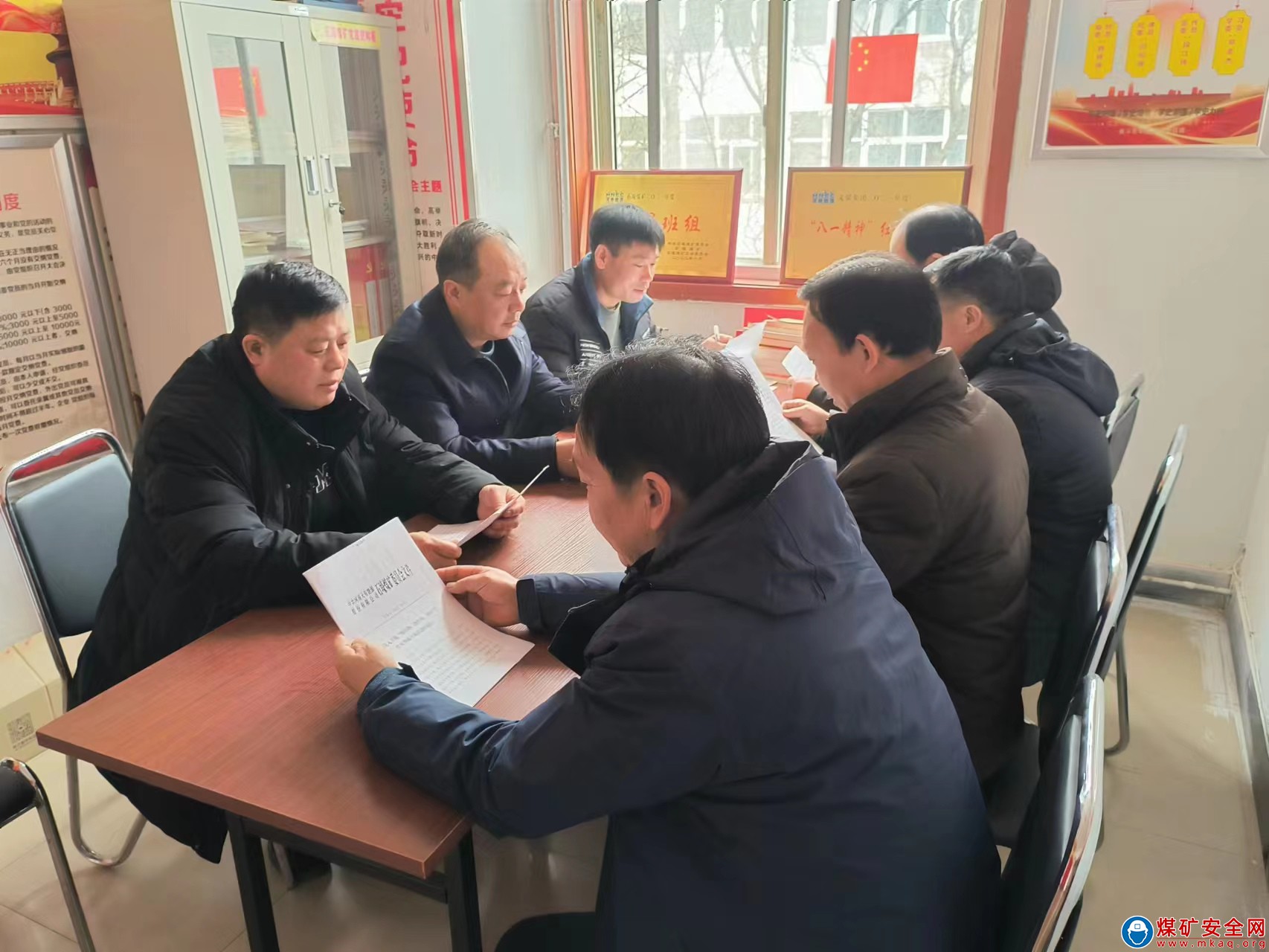 河南能源義煤公司石壕煤礦：當好“宣傳員” 認清新形勢