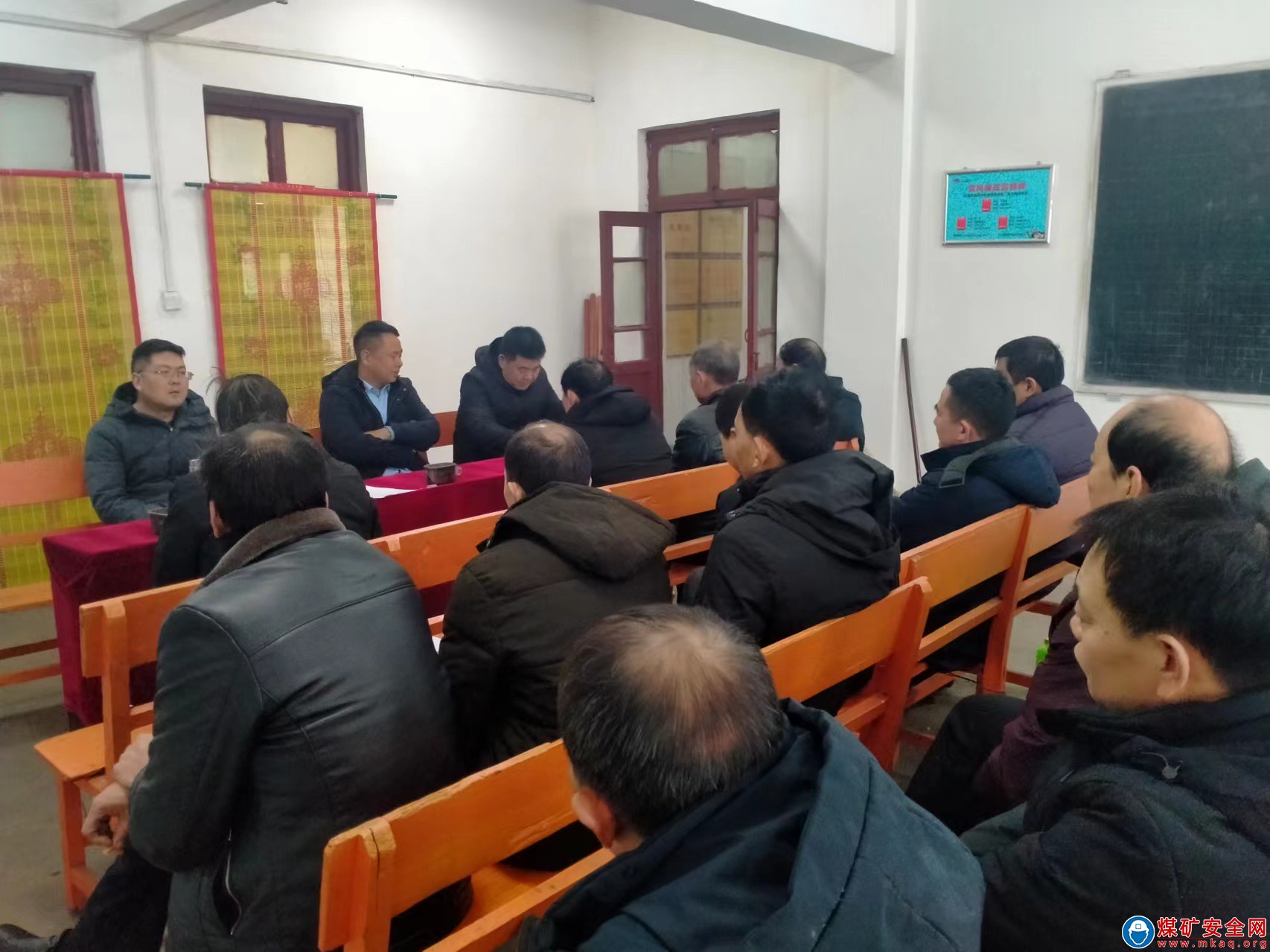 河南能源義煤公司石壕煤礦：營造氛圍 貫徹落實