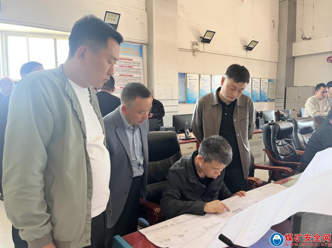  河南能源義煤公司石壕煤礦開(kāi)展大面積停電應(yīng)急救援演練