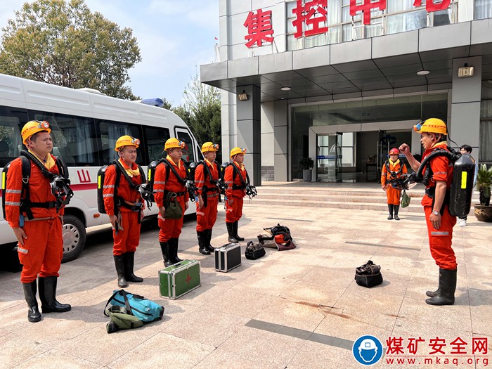 中煤新集公司救護大隊：開展服務(wù)礦井煤與瓦斯突出事故演習(xí)