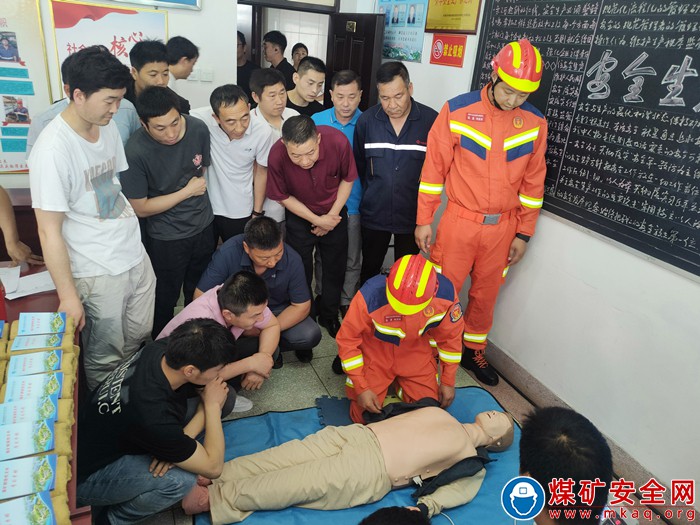 安全生產(chǎn)月活動：中煤新集公司救護大隊開展應急救援知識普及教育