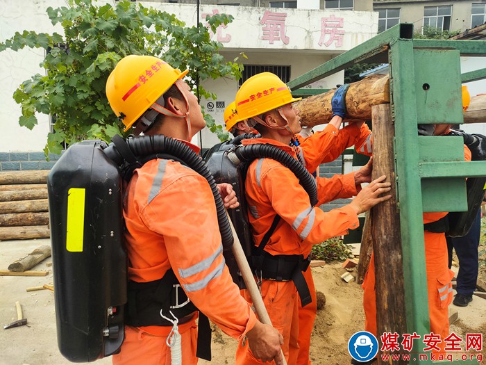 中煤新集公司救護大隊安全生產(chǎn)月活動之開展質(zhì)量標準化檢查