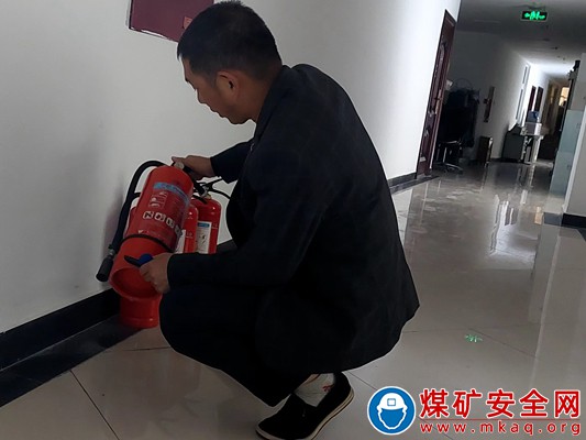 川煤華榮能源廣元信息分公司廣元站：開(kāi)展機(jī)房消防安全大檢查