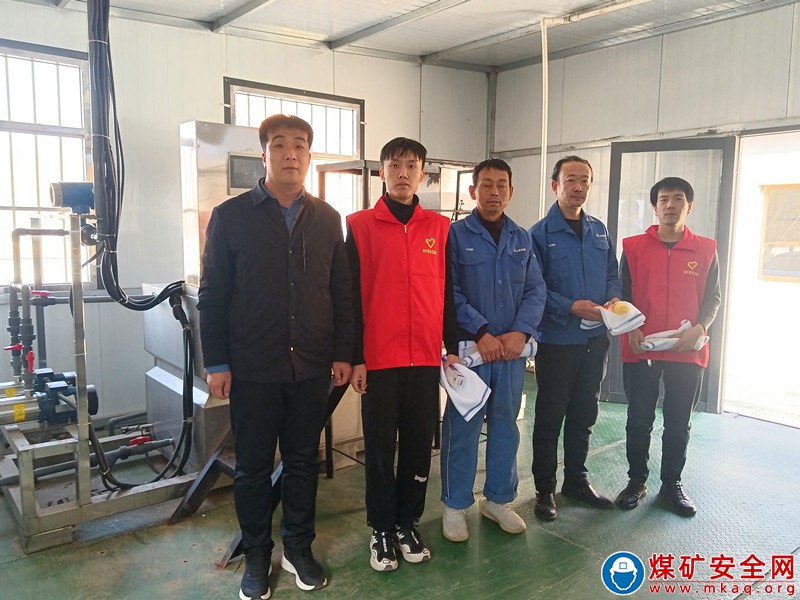 山西焦煤霍州煤電辛置礦青年志愿者在桃溝開展“強(qiáng)化標(biāo)準(zhǔn)意識 現(xiàn)場動(dòng)態(tài)達(dá)標(biāo)”主題活動(dòng)